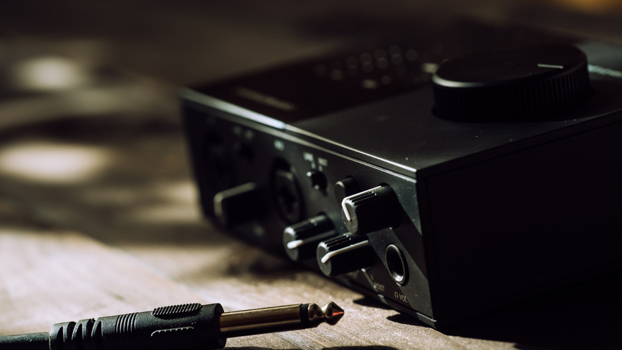 オーディオインターフェースは本当に必要?値段による違いと音質が変わる理由とは