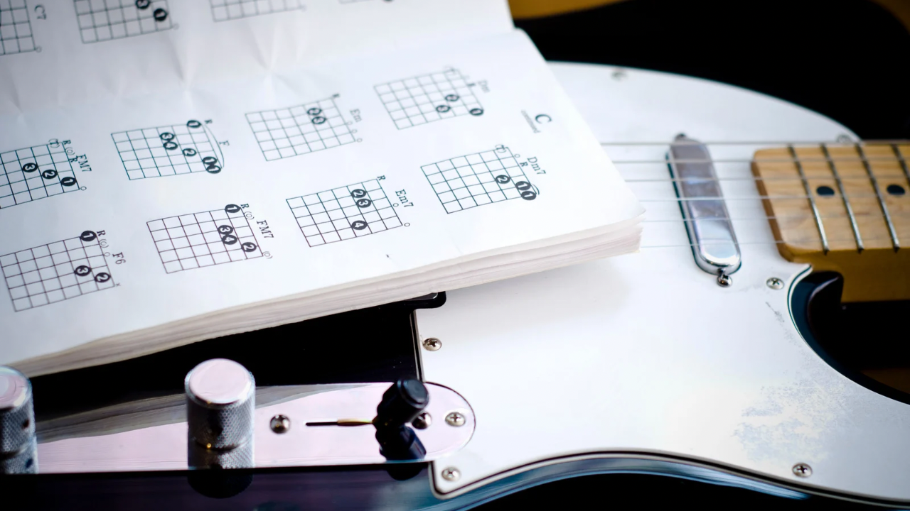 コード理論入門:作曲初心者が最初に学ぶべき基本と実践的な使い方