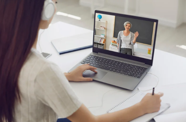 社会人・忙しい人向けDTM音楽スクール活用術：メリット・デメリットとオンライン講座の選び方