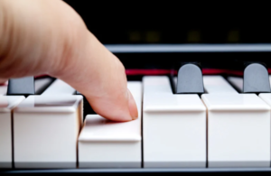 ピアノ初心者でも作曲はできる！コード弾きから始めるオリジナル曲作り実践3ステップ