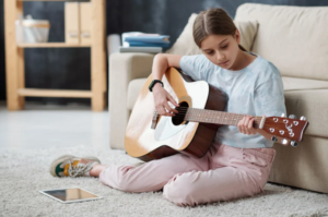 音楽スクールの「体系的カリキュラム」は独学とどう違う？学習効率と到達レベルを徹底比較！