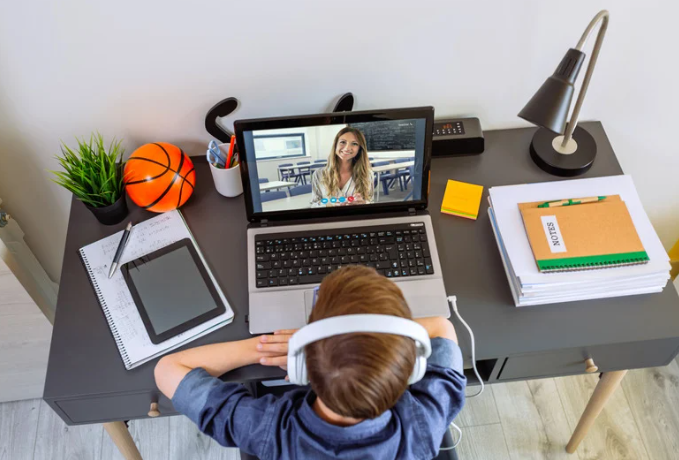 オンラインDTMスクールの効果を最大化！時間と場所を選ばない学習メリットと注意すべき点