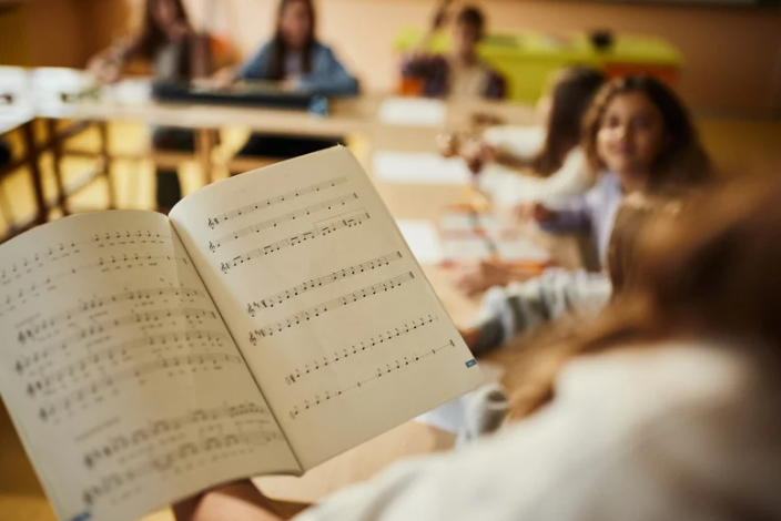 【梅田校】楽譜のミスも見抜く「耳」をつくる。COREクラスで学ぶ、一生モノの譜読み力