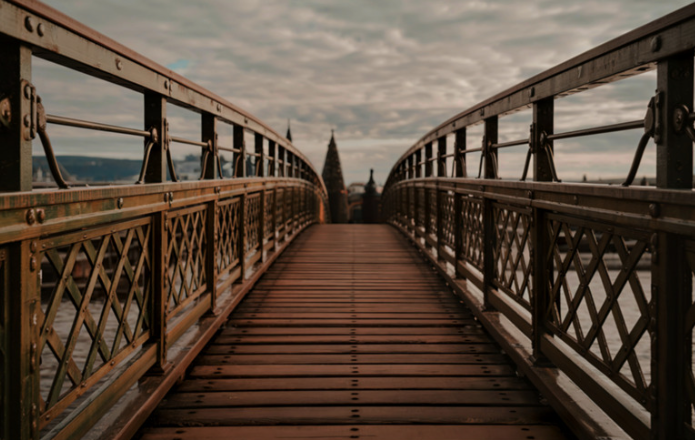 転調をスムーズにさせる作曲のコツ｜不自然さを解消する理論とテクニック