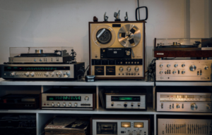 高級機材を買っても解決しない？プロの音源が放つ「説得力」の正体はアナログな耳にあった