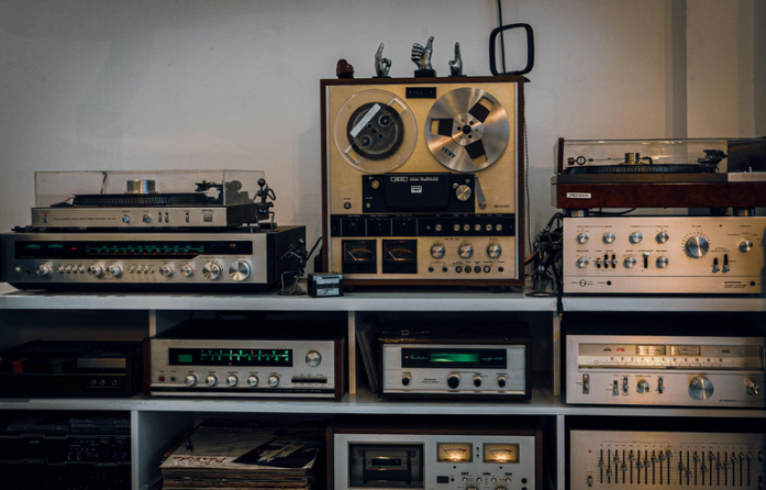 高級機材を買っても解決しない？プロの音源が放つ「説得力」の正体はアナログな耳にあった