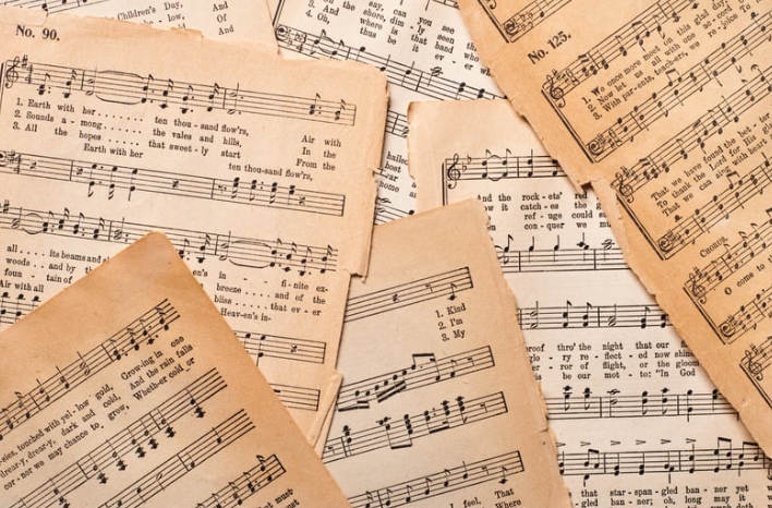 映画音楽の巨匠に学ぶ！映像と音楽を完璧にシンクロさせ、感情を揺さぶる作曲テクニック分析