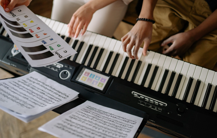 ピッチは真っ直ぐにするな。エモーショナルな歌声を作る「アナログな揺らぎ」の重要性